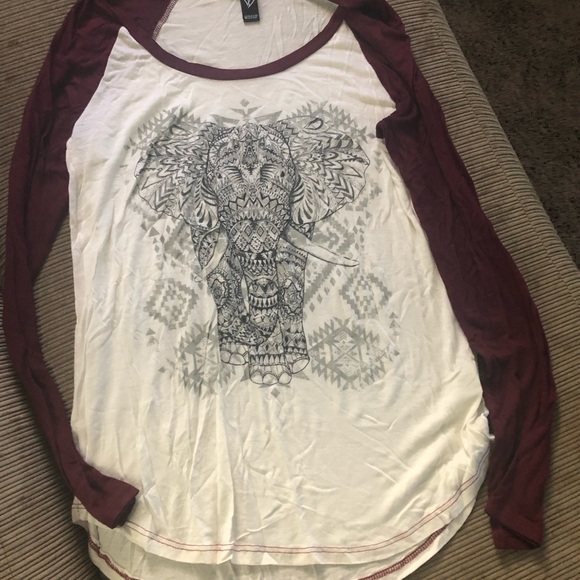 Windsor Tops - Long sleeve shirt with elephant graphic